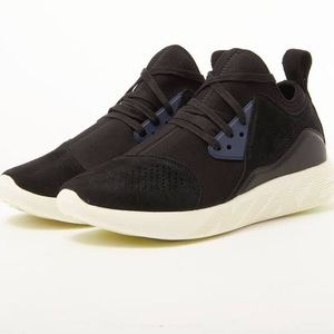 MEN’s NIKE LUNACHARGE 923261014 Free Running Shoe